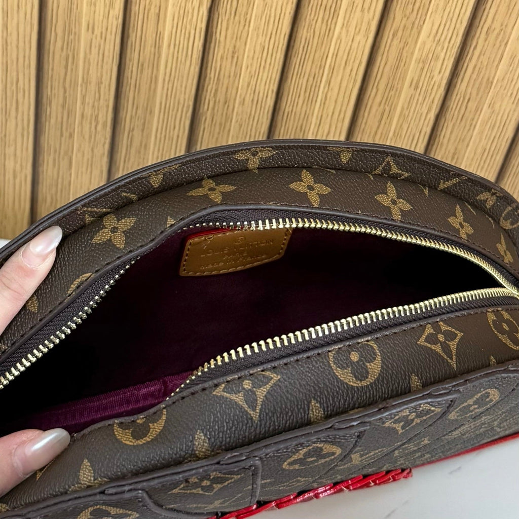 Classic Personalized Fan-Shaped Bag 1026070303