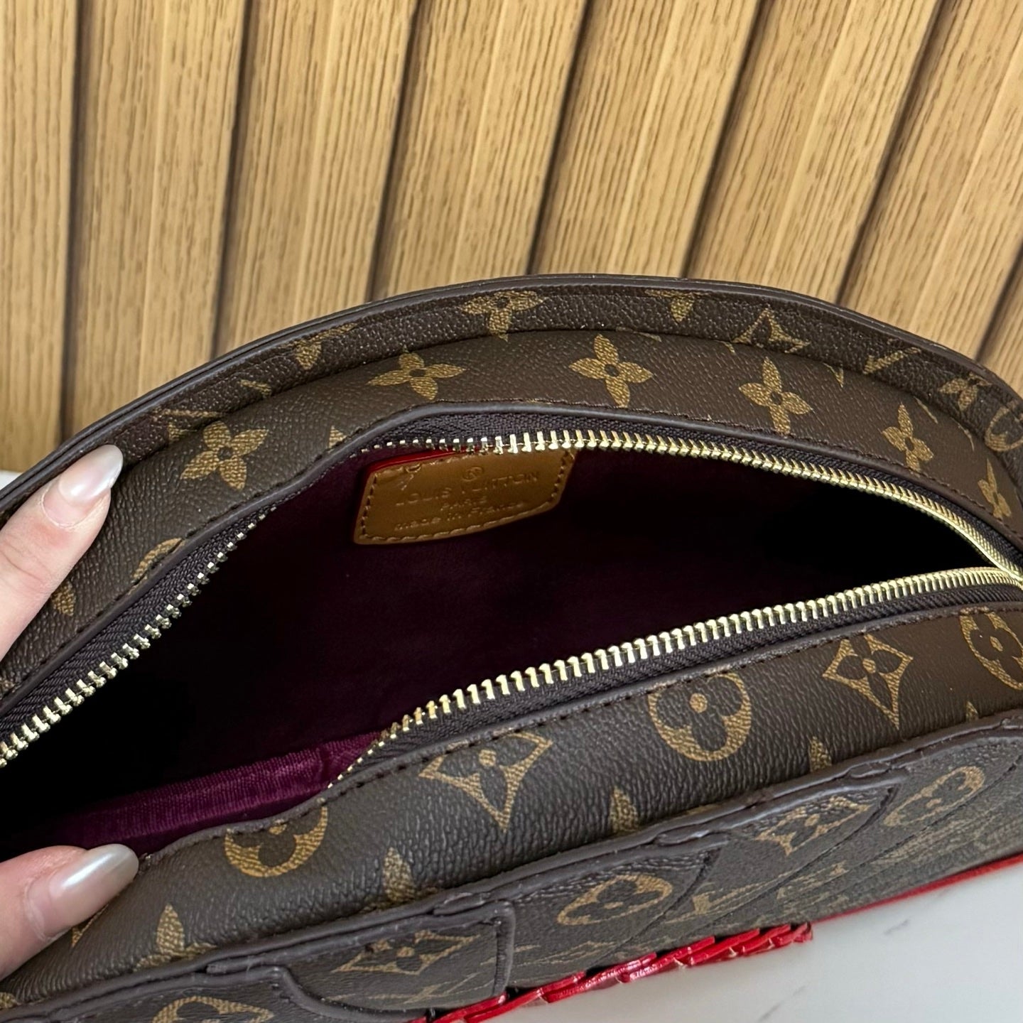 Classic Personalized Fan-Shaped Bag 1026070303