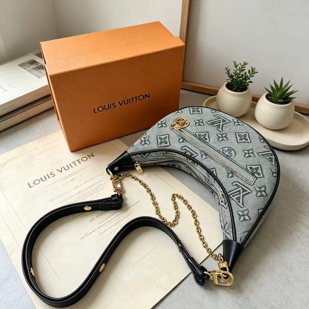 Stylish and Versatile Denim Bags 1026070302