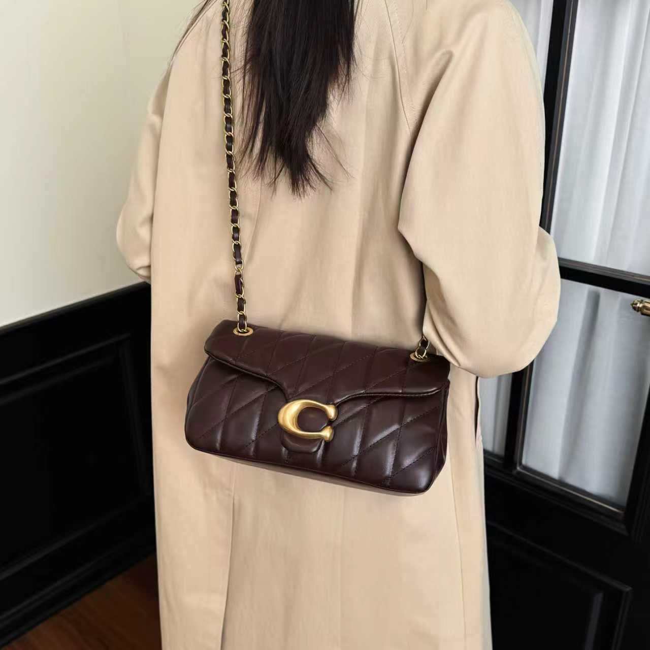 Stylish and Versatile Shoulder Bag 1026070304