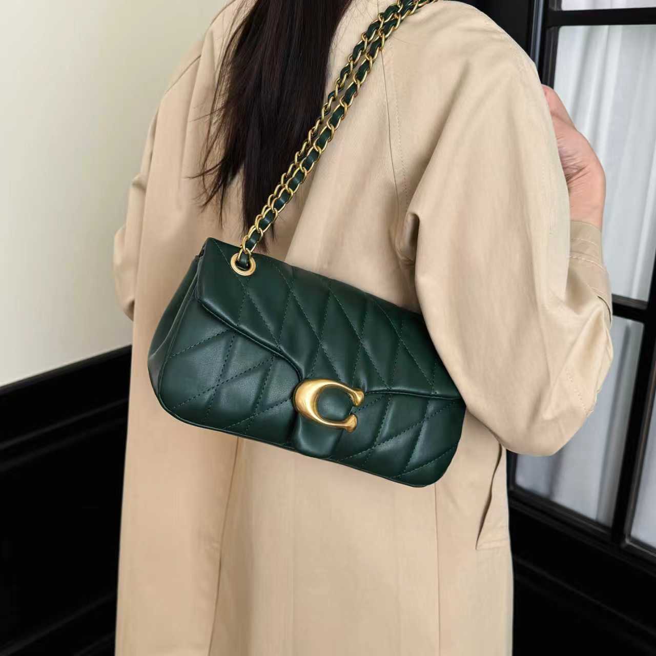 Stylish and Versatile Shoulder Bag 1026070304
