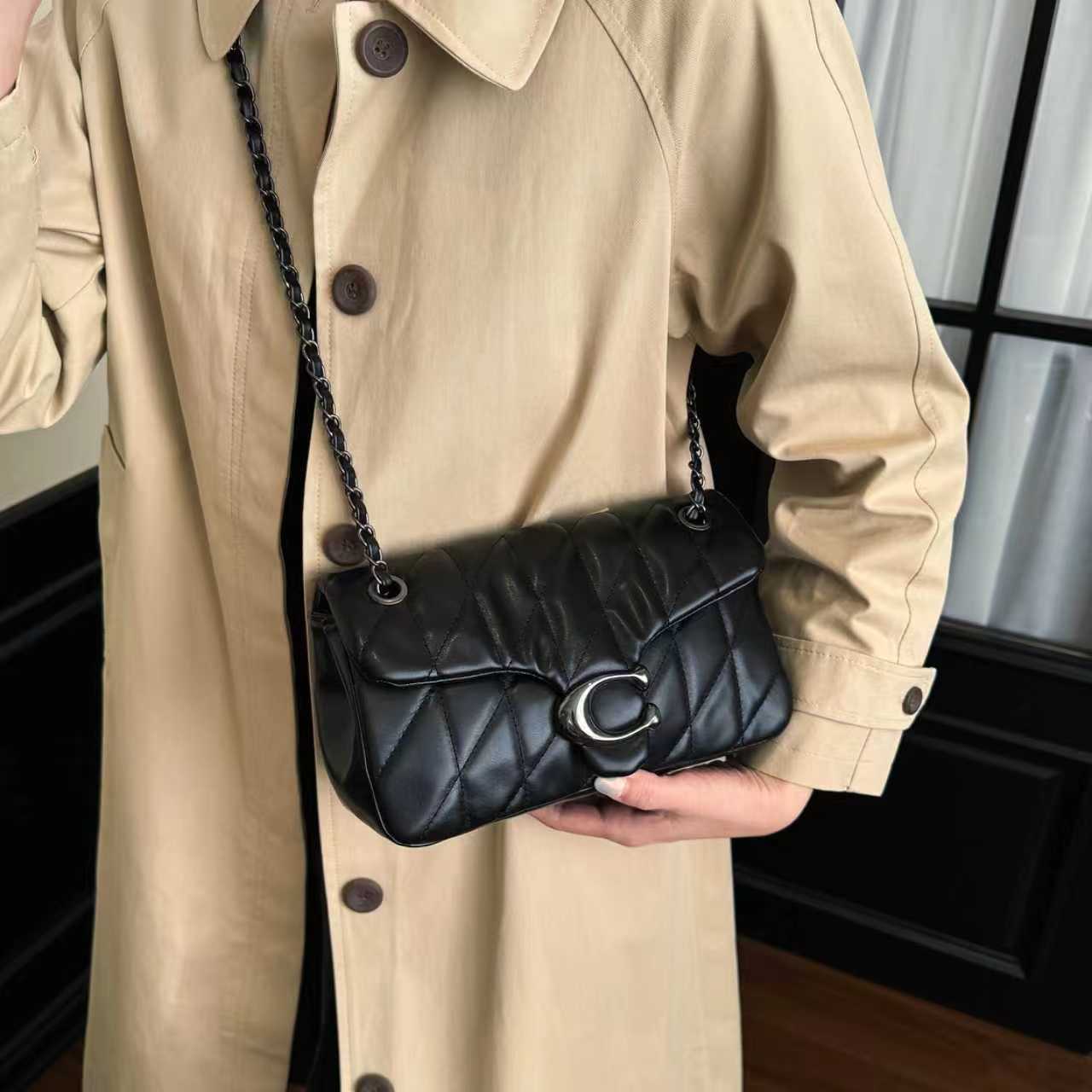 Stylish and Versatile Shoulder Bag 1026070304
