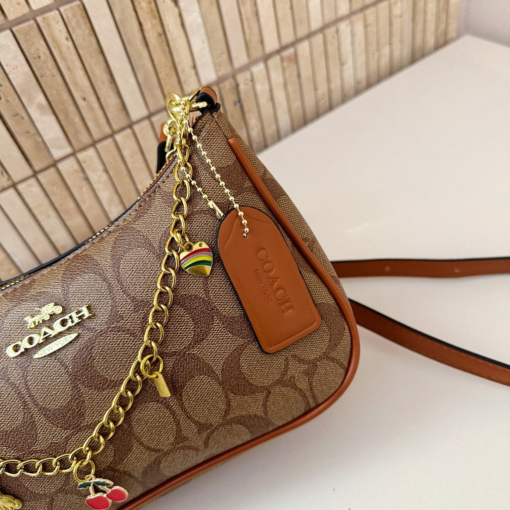 Stylish and Versatile Chain Bag 1026070305