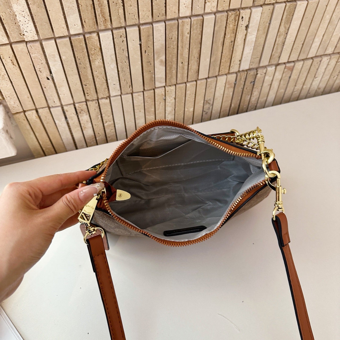 Stylish and Versatile Chain Bag 1026070305