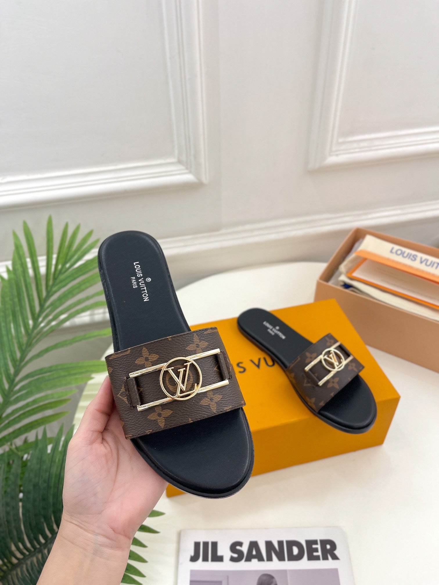Women's classic versatile one-button slippers XJ10032211