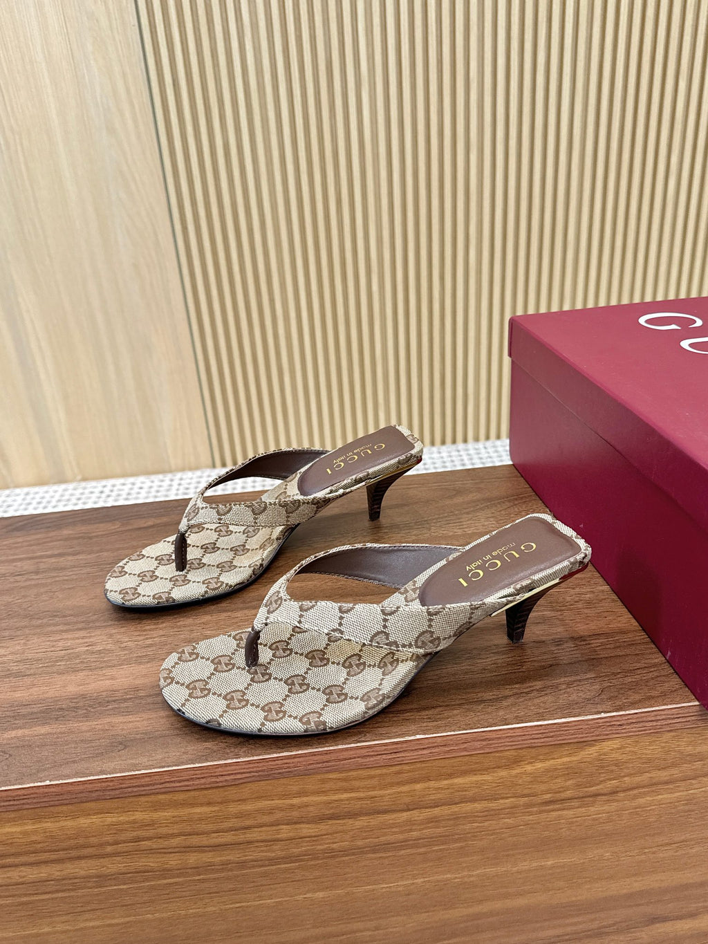 Fashionable high heel flip flops 0726041701
