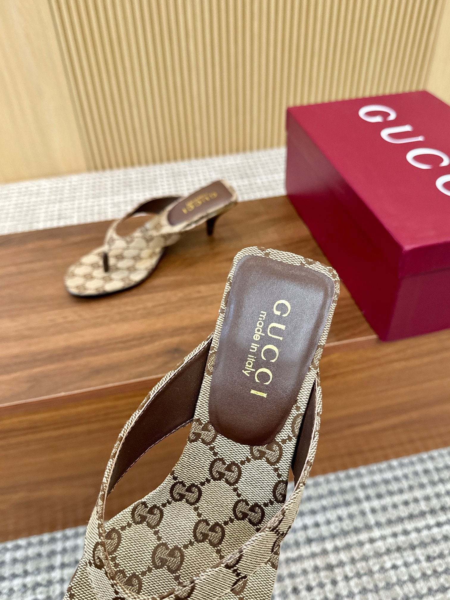 Fashionable high heel flip flops 0726041701