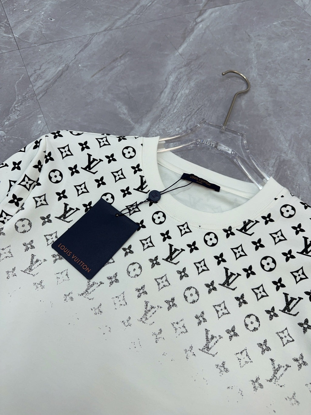 L Autumn and Winter long-sleeved T-shirt 0725092401