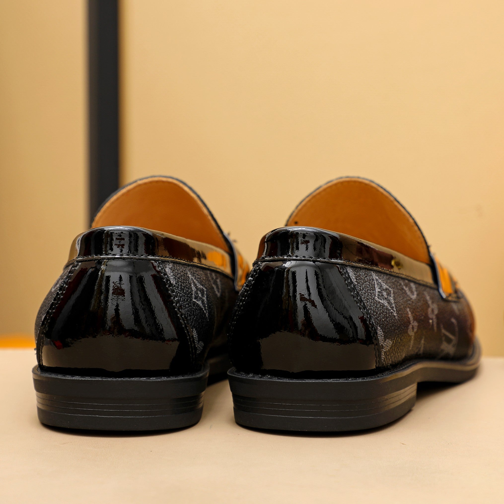 V print fashion leather shoes 0724050603