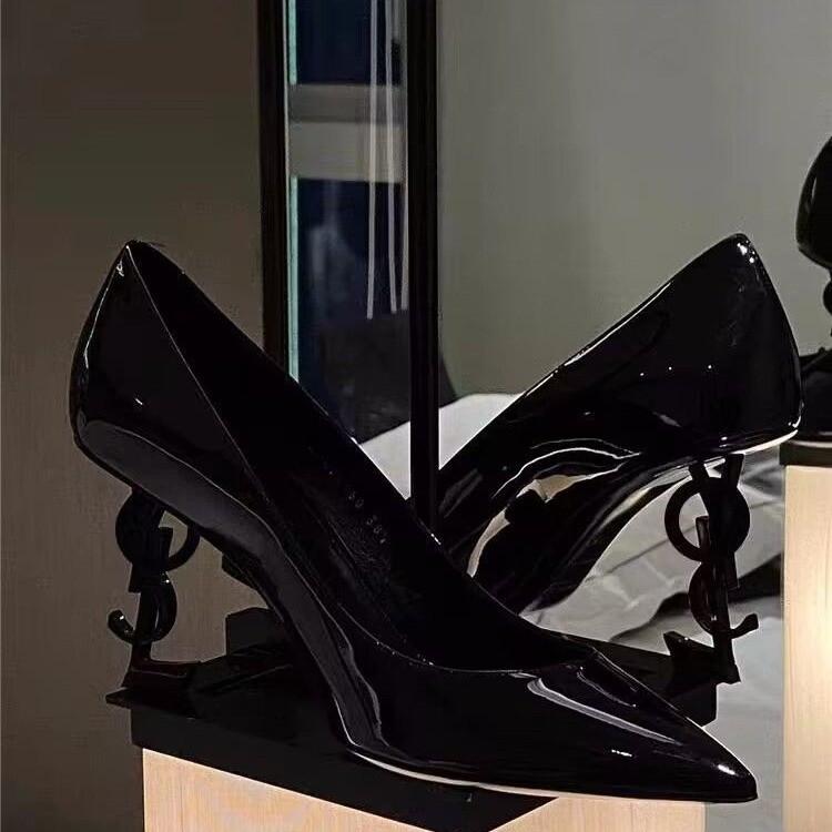 Pointed Trendy And Fashionable High Heels 1023120810