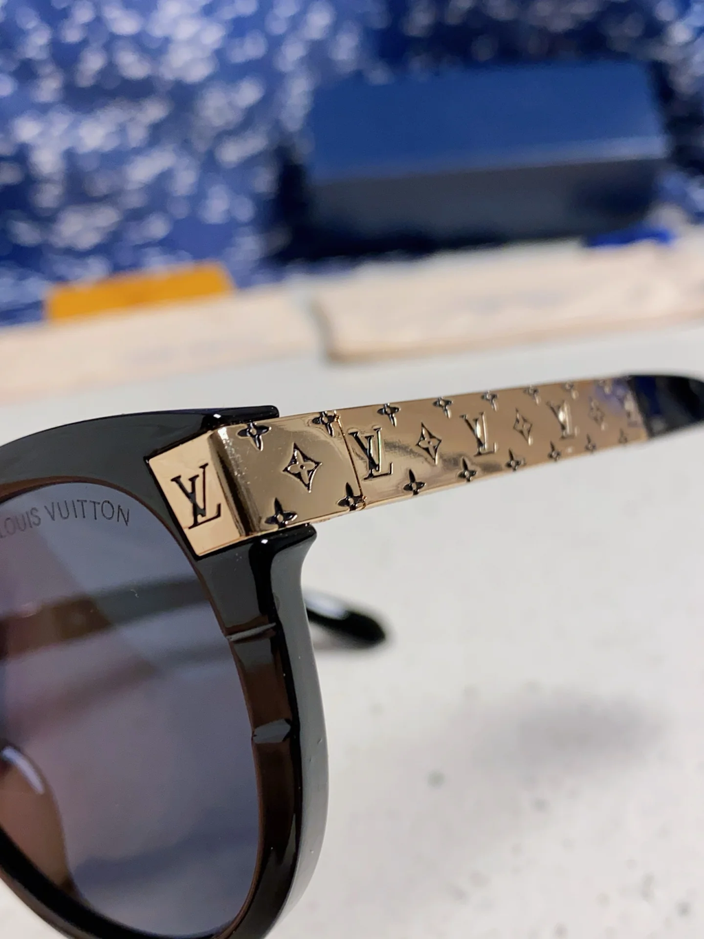 Luxury Limited-Edition Sunglasses 0726080404