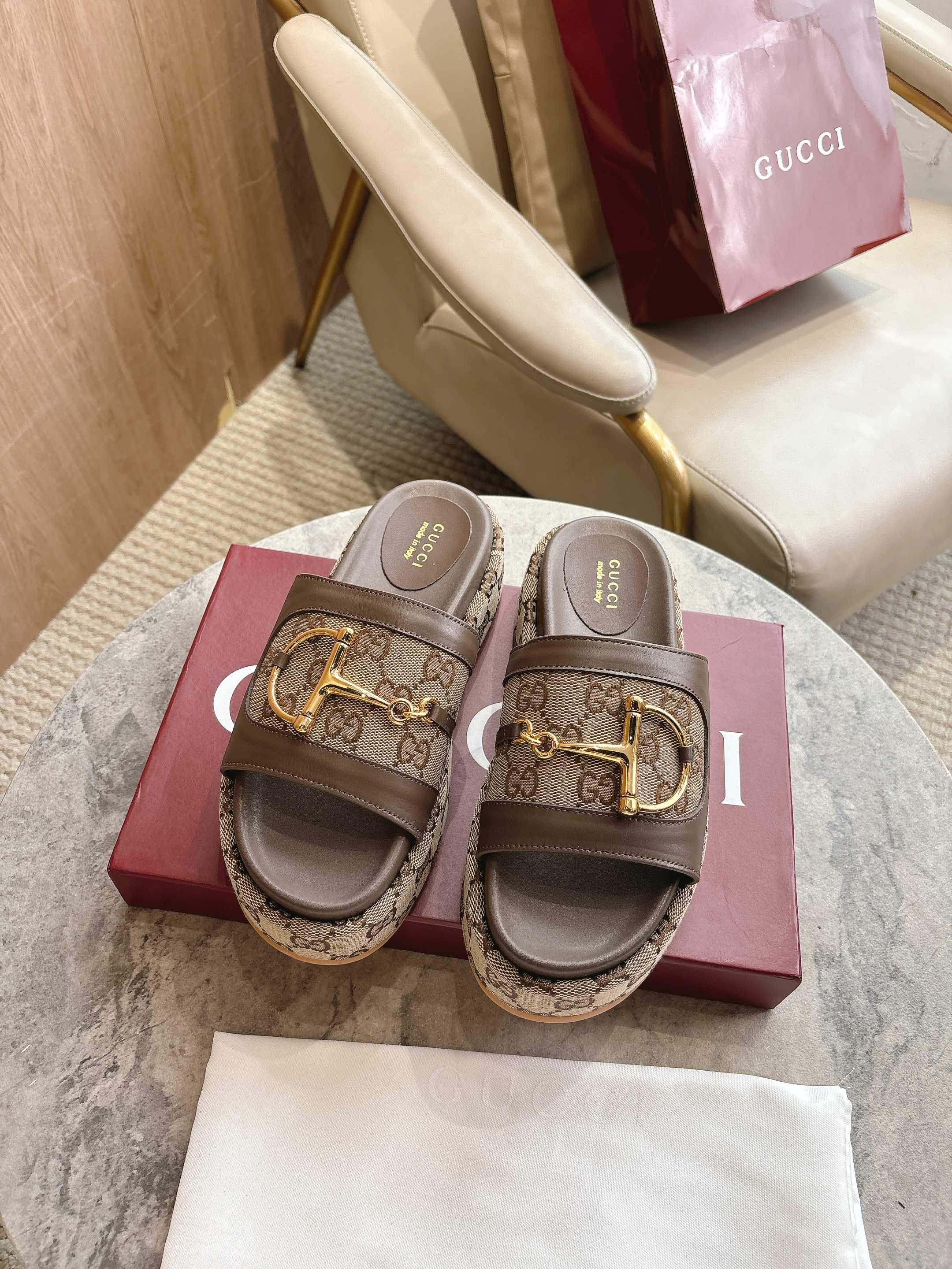 saddle buckle thick-soled slippers 0725101409
